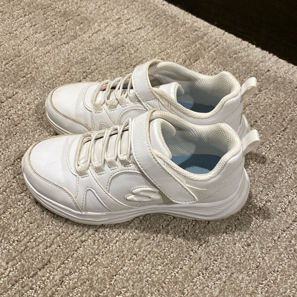 Skechers Tennis shoes (all white)